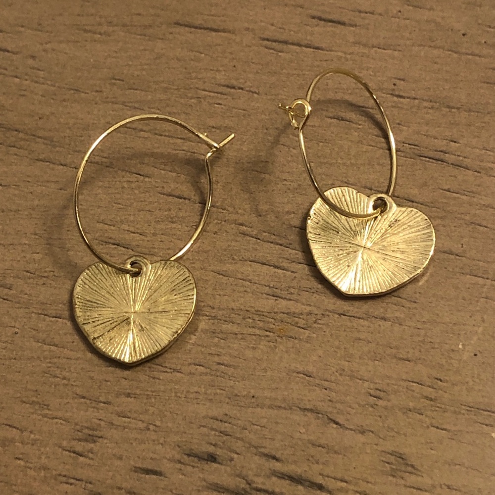Gold Tone Heart Hoop Fashion Jewelry Earrings - Picture 8 of 8